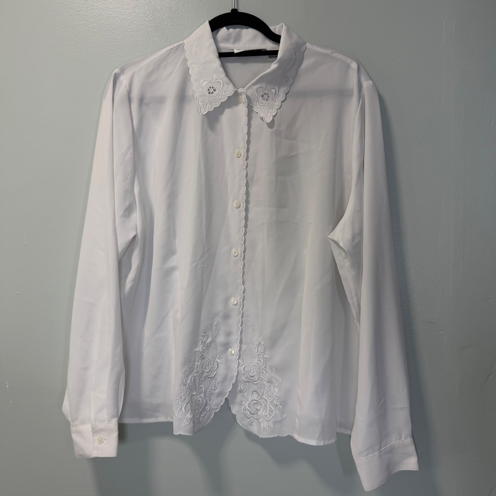 Claudia Richard Woman White Embroidered Scalloped Hem Button Up Blouse Plus Size